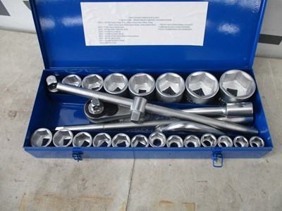 Lot 26 PIECE 1 INCH AND 3/4 INCH DRIVER SOCKET SET