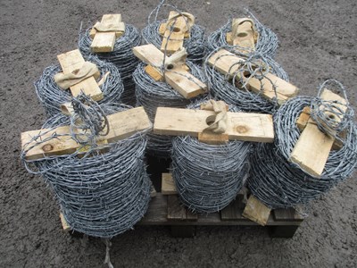 Lot PALLET OF X9 ROLLS OF BARBED WIRE