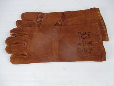 Lot 61 - WELDING GLOVES