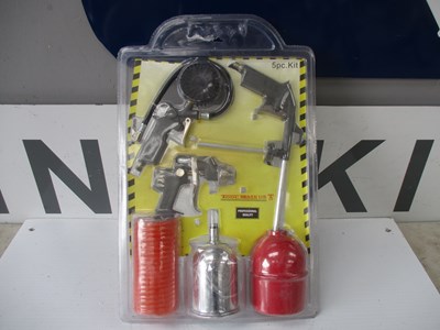 Lot 27 - 5 PIECE SPRAY KIT