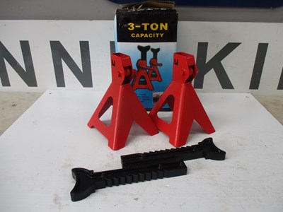 Lot PAIR OF 3 TON AXLE STANDS