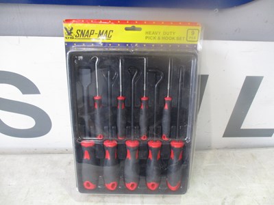 Lot 9 PIECE HEAVY DUTY PICK AND HOOK SET