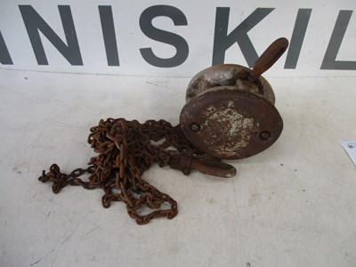 Lot 152 - PULLEY BLOCK AND CHAIN