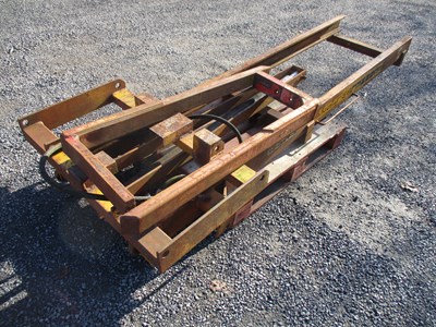 Lot 117 - MCCONNELL TRACTOR FORKLIFT MAST - 3 POINT LINKAGE