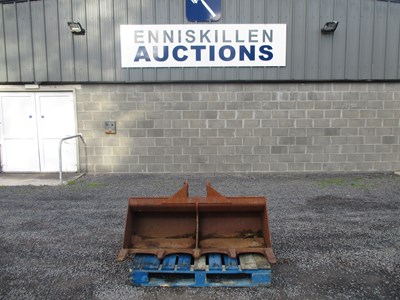 Lot 116 - 4FT SHUCK BUCKET WITH TEETH { 45MM }