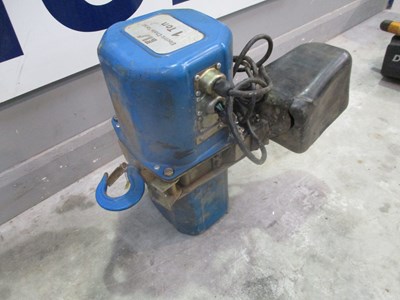 Lot 112 - ELECTRIC 1 TONNE CRANE