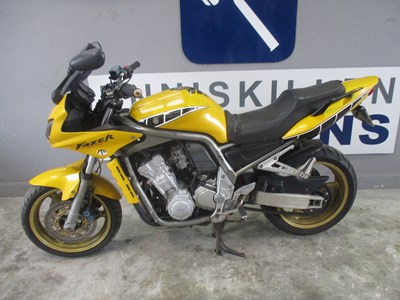 Lot 2002 YAMAHA FZS 1000 MOTORCYCLE