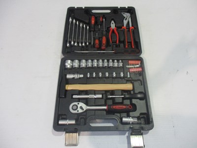 Lot 43 PIECE TOOL SET