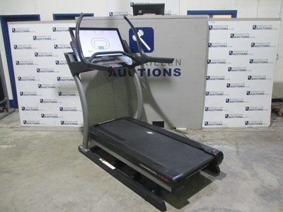 Lot NORDICTRACK COMMERCIAL X32i TREADMILL 40% INCLINE AND 6% DECLINE