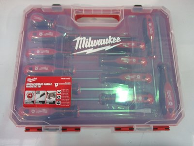 Lot MILWAUKEE 12 PIECE SCREWDRIVER SET