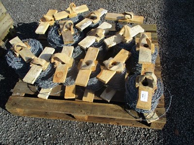 Lot PALLET OF BARBED WIRE